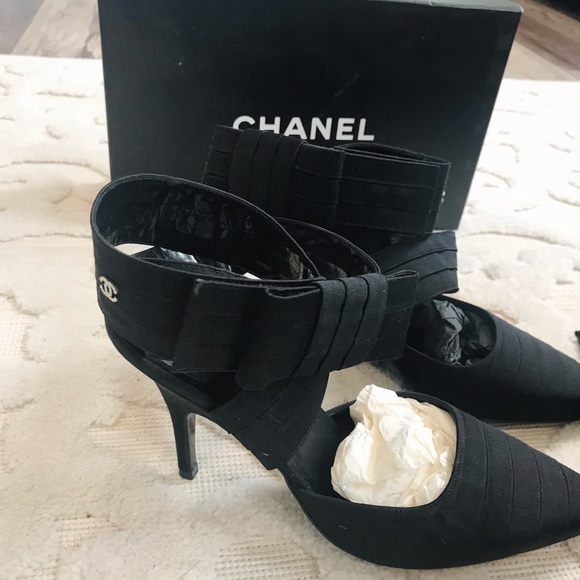 AUTHENTIC CHANEL VINTAGE Black Crystal CC Logo Strappy Dress Heels - Picture 2 of 12